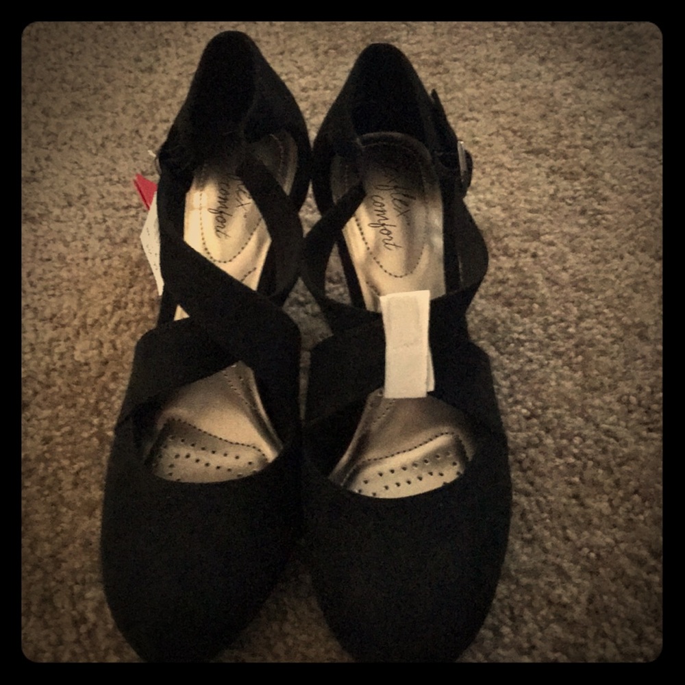Black Dexflex Comort heels.